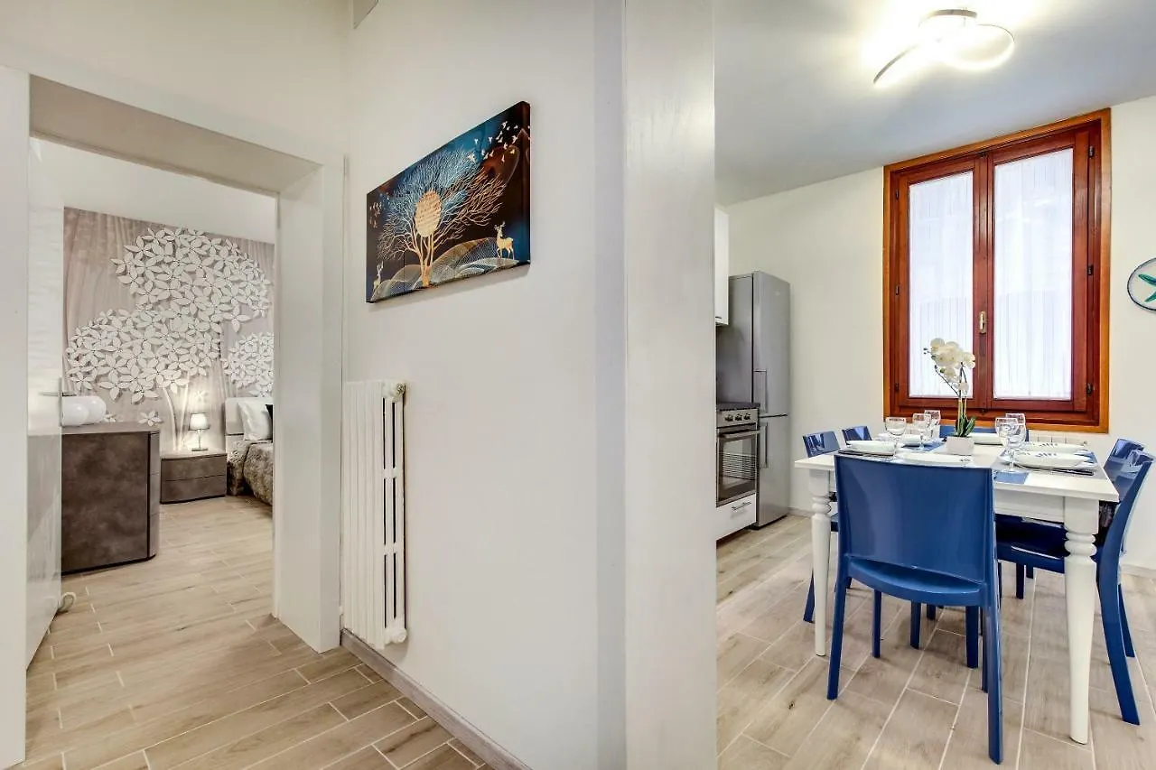 White Flowers With Canal View By Wonderful Italy Venice Apartment